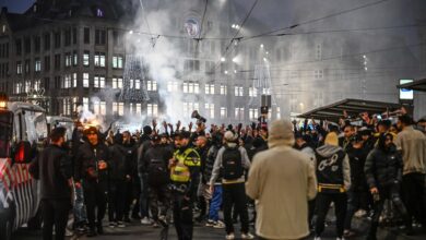 Photo of Qué se sabe de los ataques contra hinchas de fútbol israelíes en Ámsterdam que dejaron más de 60 detenidos