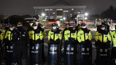 Photo of El presidente de Corea del Sur decreta la ley marcial en medio de una fuerte puja con la oposición: crecen los disturbios