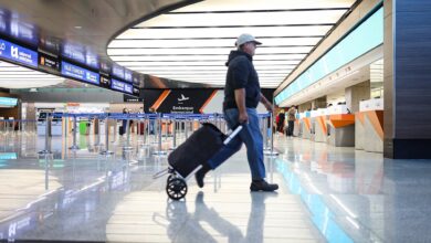 Photo of Denuncian demoras en Ezeiza por una medida de Intercargo: despachan una valija cada 10 minutos