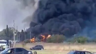 Photo of Un incendio de grandes dimensiones afectó a un depósito de neumáticos en Moreno