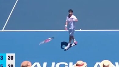 Photo of Cameron Norrie golpeó con su raqueta a una espectadora tras perder un punto con el argentino Facundo Díaz Acosta en Auckland