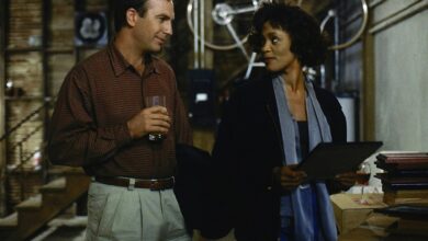 Photo of La historia de amor secreta entre Whitney Houston y su guardaespaldas que habría inspirado la icónica película