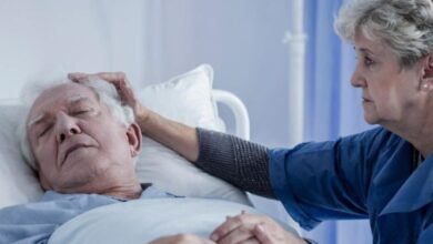 Photo of Los síntomas que aparecen en el cuerpo de una persona cuando está pronta a morir, según expertos