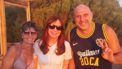 Photo of Cristina Kirchner está de vacaciones en Monte Hermoso con su hija Florencia y amigos