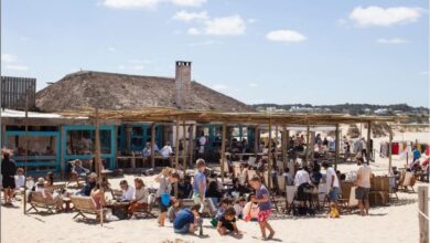 Photo of Dos amigos, un cuadro y una playa desierta: la particular historia de La Huella, el parador más exitoso de Uruguay