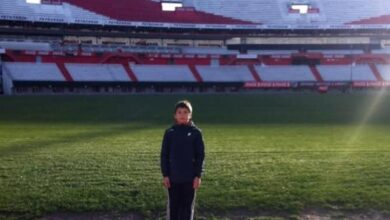 Photo of Archivo inédito: Tapia, refuerzo de River, visitó el Monumental a los 10 años y se sacó fotos con todo