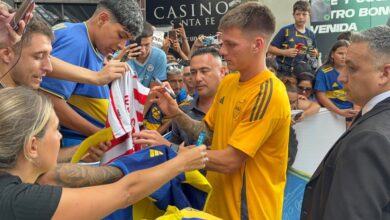 Photo of Con refuerzos y mucha euforia, Boca llegó a Santa Fe y alegró a la gente