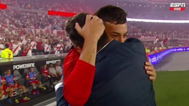 Photo of Video: el abrazo entre Marcelo Gallardo y su hijo en la previa de River-Instituto