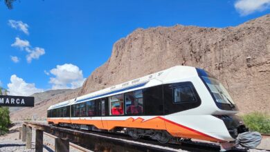 Photo of Cómo es viajar en el primer tren solar de América Latina que recorre paisajes emblemáticos del norte argentino