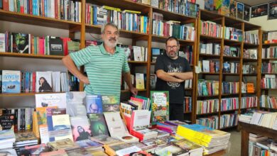 Photo of El Clon, la única librería en El Bolsón desde hace décadas, afianza su “metejón” por la lectura a salvo de las llamas