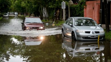 Photo of Inundaciones, arboles caídos y calles cortadas: lo que dejó la incesante lluvia que azotó a la Ciudad y el conurbano