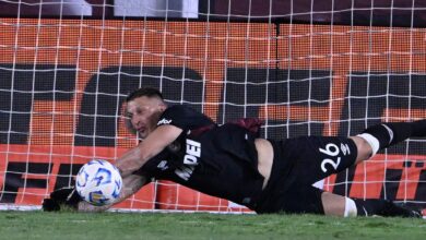 Photo of Nahuel Losada, arquero de Lanús, y la dedicatoria especial a la psicóloga del club: “Venía de una semana complicada”