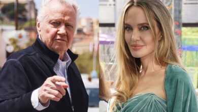 Photo of Angelina Jolie recordó el triste momento en el que su madre vio por televisión a Jon Voight asistiendo a los Oscar junto a otra mujer