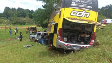 Photo of Misiones: una camioneta se incrustó en un micro, murió una persona y dos sufrieron heridas de gravedad