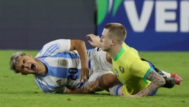 Photo of Alex Woiski terminó en el hospital luego de la brutal patada que recibió ante Brasil