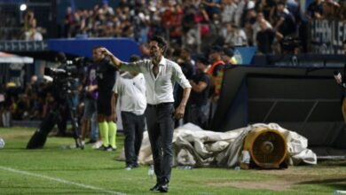 Photo of La bronca de Eduardo Domínguez tras el empate de Estudiantes: “Nos hizo daño con dos errores nuestros”