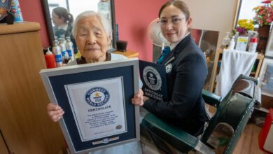 Photo of Tiene 108 años, es la peluquera más longeva del mundo según el récord Guinness y revela su secreto para sentirse bien