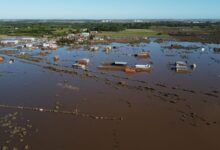 Photo of Inundaciones en Bahía Blanca | Cerri, la localidad arrasada por el agua: la familia que acampa en el techo y el drama de no tener agua potable