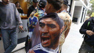 Photo of Revivir el dolor por Maradona y la foto que Olé decidió no publicar en un juicio histórico