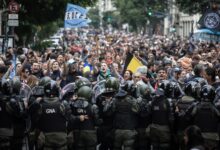 Photo of Una protesta contra el ajuste a los jubilados derivó en violencia y caos en la zona del Congreso