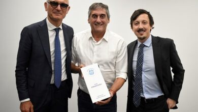 Photo of El equipo europeo que visitó el Monumental y compartió un emotivo momento con Francescoli