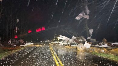 Photo of Una megatormenta provoca tornados e incendios en Estados Unidos: al menos 16 muertos