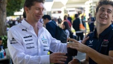 Photo of Colapinto y el reencuentro con Williams: pasó por el paddock y le hizo probar el mate a Vowles