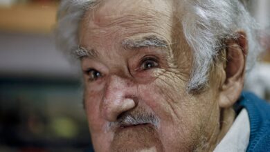 Photo of Pepe Mujica: “A los 20, el amor es fogata. A los 80, una dulce costumbre para dispararle a la soledad, que es el castigo de los ancianos”  – Clone