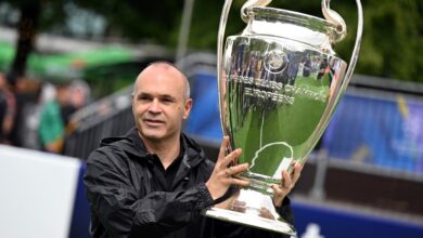 Photo of Iniesta le dio la bienvenida al trofeo de la Champions en Múnich y se inclinó por un equipo: ¿el PSG o el Inter?