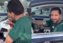 Photo of Video: Messi firmó una camiseta de River