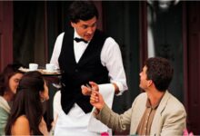 Photo of Qué significa cuando una persona ayuda al mozo a juntar los platos, según la psicología