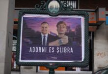 Photo of “Adorni es $LIBRA”, los afiches que aparecieron en la Ciudad tras el acto del vocero con Milei