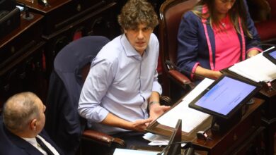 Photo of Javier Milei, en vivo: las reacciones a ficha limpia y las últimas medidas del Gobierno