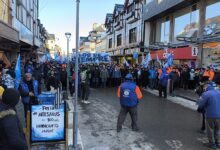 Photo of Trabajadores de Tierra del Fuego paran y marchan contra las medidas arancelarias del gobierno nacional