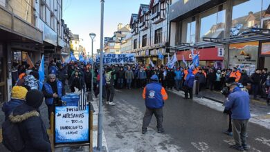Photo of Trabajadores de Tierra del Fuego paran y marchan contra las medidas arancelarias del gobierno nacional