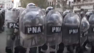 Photo of Congreso: el equipo de LN+ quedó atrapado en medio del avance de Prefectura y fue embestido por los agentes