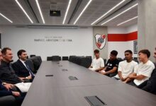 Photo of El gesto de los dirigentes de River con los juveniles que firmaron su primer contrato