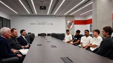 Photo of El gesto de los dirigentes de River con los juveniles que firmaron su primer contrato