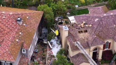 Photo of Una avioneta se estrelló contra dos casas en California y murió el piloto