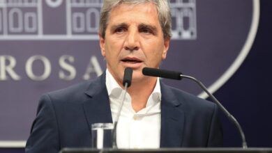 Photo of El Gobierno avanza en una desregulación para fomentar el uso de dólares “de abajo del colchón” para comprar “lo que sea”