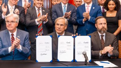 Photo of Greg Abbott firma una nueva ley que favorece a los empresarios: las compañías que se mudaron a Texas en 2025