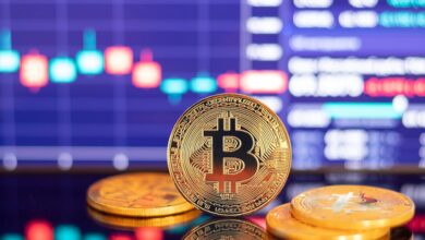 Photo of Bitcoin retrocede y espera una decisión clave de la FED
