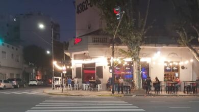 Photo of Le gatilló a un hombre en el pecho y a otro, en la cabeza, pero los disparos no salieron