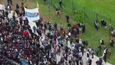 Photo of Enfrentamientos entre la Policía y manifestantes en una nueva marcha de jubilados frente al Congreso