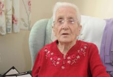 Photo of Su novio le propuso matrimonio mientras estaba en la guerra, desapareció y 77 años después recibió su respuesta