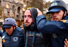 Photo of Violenta detención de un fotógrafo de AFP que cubría la marcha de jubilados en el Congreso