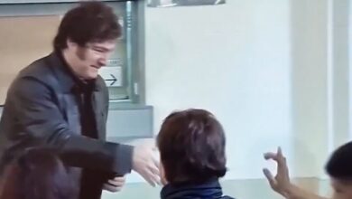 Photo of Elecciones 2025 | Los argumentos del fiscal que se negó a darle la mano a Milei en la mesa de votación: “No merece mi saludo”