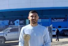 Photo of Maravilla Martínez posó con el Premio Chamigo en las afueras del Cilindro