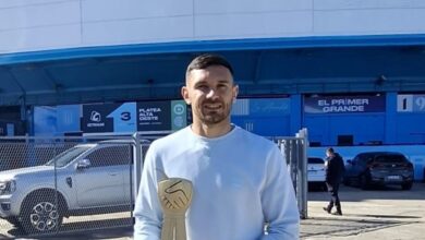 Photo of Maravilla Martínez posó con el Premio Chamigo en las afueras del Cilindro