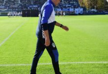 Photo of El Traductor Flores aseguró que siente la banca, pero la hinchada reclamó y la policía custodió la salida